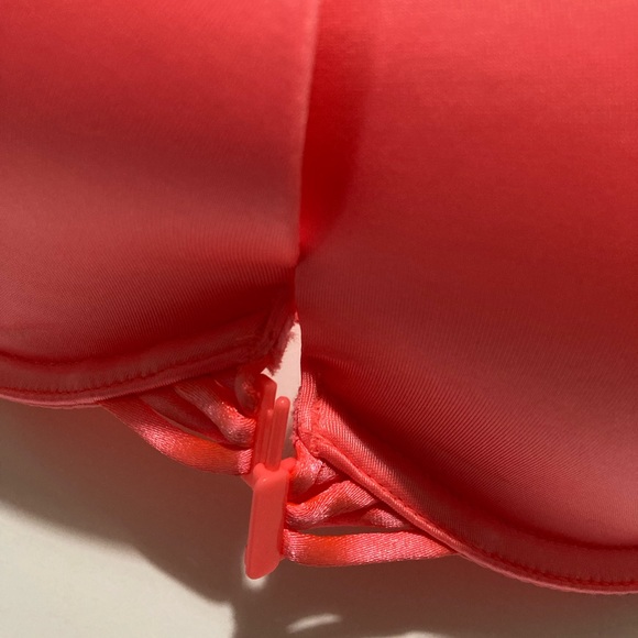 Victoria’s Secret very sexy push up 34DD - Picture 2 of 5